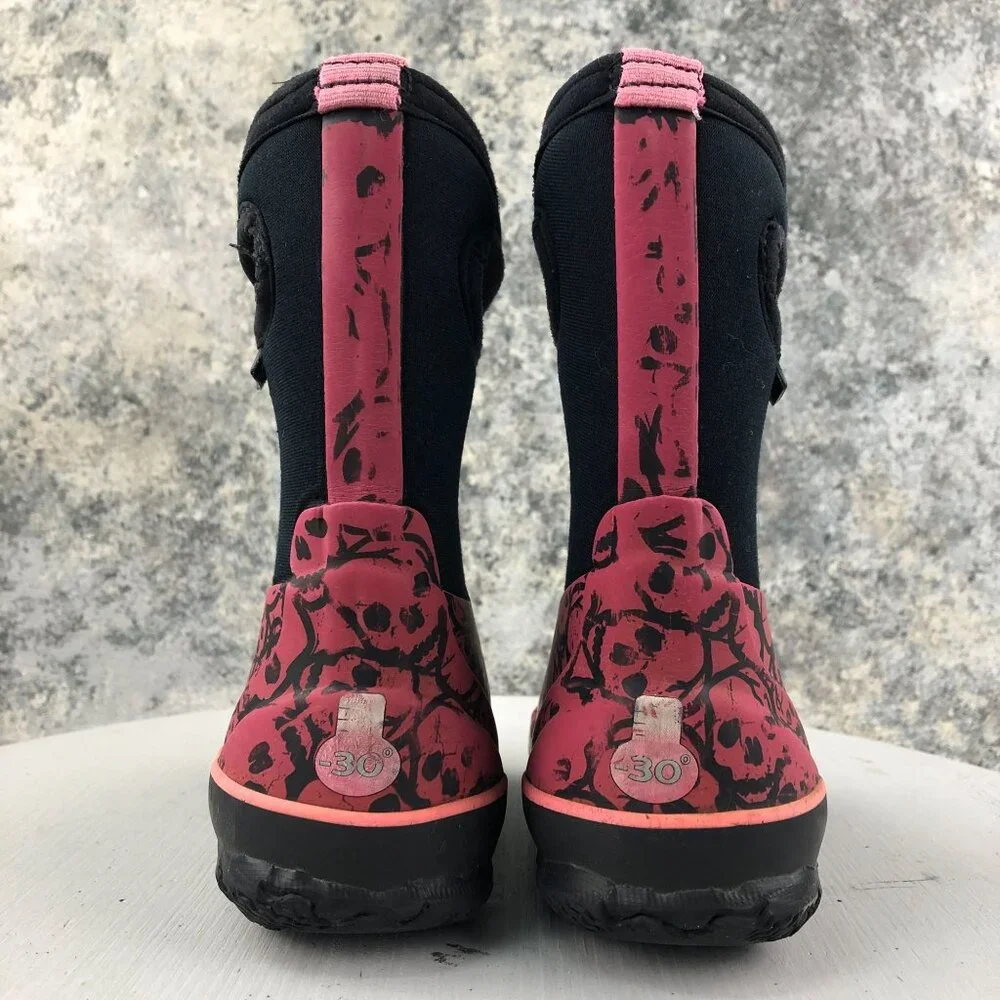 Bogs Infants Size 7 Classic Skulls Red Black Closed Toe PullOn Winter Boots FAIR